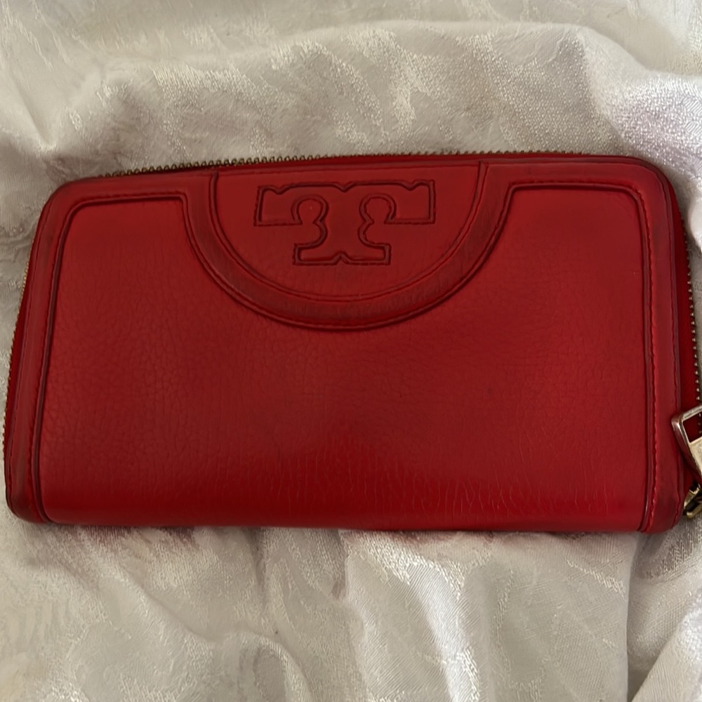 TORY BURCH Serif T Continental Zip Around Wallet